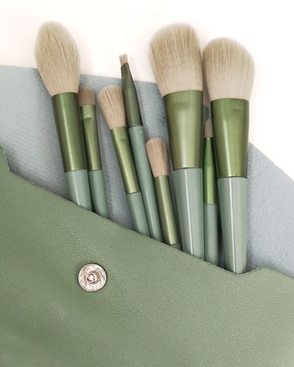 Professional Makeup Brush Kit 8 Pcs Foundation Contour Blush Eyeshadow Eyeliner Brushes with Travel Leather Case